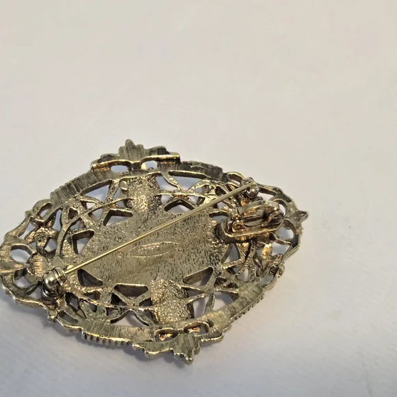 VINTAGE Avon Brooch with Topaz and Aquamarine Colored  Gemstone and Pearls - Picture 5 of 6